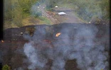 14 janvier 2002. La lave atteint la mer après avoir traversé la route nationale 2