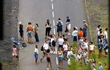 14 janvier 2002. La lave atteint la mer après avoir traversé la route nationale 2