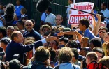 Le président de la République, Jacques Chirac, a effectué une visite officielle de deux jours et demi à La Réunion le jeudi 17, le vendredi 18 et le samedi 20 mai 2001