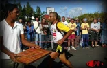 Les concurrents du Grand raid 2002 traversent la région montagneuse de Kervegen dans le Sud de l'île