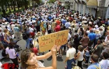 15 000 personnes ont participé dimanche matin 7 octobre 2001 à une marche pour la paix dans les rues de Saint-Denis de La Réunion. L'action était organisée en réaction à la situation de crise engendrée par les attentats meurtriers du 11 septembre 2001 aux