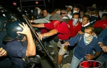 Jeudi 5 juin 2003 -
De violents affrontements ont opposé les forces de l'ordre à 300 grévistes devant le rectorat