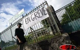 Une bonne partie des collèges et des lycées de La Réunion a été paralysée ce mardi 8 avril 2003 par un mouvement de grève. Les grévistes protestent contre les projets du gouvernement sur la réforme de la décentralisation et sur les régimes de retraites