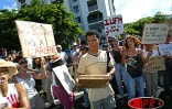 Des centaines de personnes ont manifesté devant le rectoral à Saint-Denis toute la journée du jeudi 10 avril 2003
