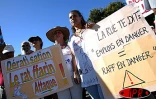 Mercredi 21 mai 2003 - Plus de 5 000 personnes ont manifesté à Saint-Denis pour le maintien des emplois aidés. Des rencontres ont eu lieu avec les élus du conseil général, notamment. Une brève tension a eu lien en fin de manifestation avec les forces de p