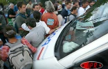 Vendredi 30 mai 2003 -
Plusieurs centaines de manifestants ont bloqué dès l'aude les entrées du rectorat. Deux brêves bousculades ont eu lieu avec les forces de l'ordre
