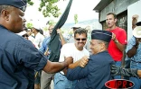 Vendredi 16 mai 2003 - Des grévistes de l'Éducation nationale ont manifesté devant le siège du service académique d'information et d'orientation à Saint-Denis