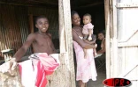La cour de cette famille de Ramena a été transformée en point de collecte