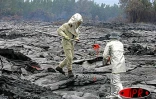 Lundi 30 août 2004 - 

Thomas Staudacher de l'observatoire volcanologique, et Nicolas Villeneuve de l'université de La Réunion effectuent des prélèvements dans la lave