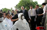 Dimanche 26 février 2006 -

Dominique de Villepin, Premier ministre, et Xavier Bertrand, ministre de la Santé, ont assisté à une opération de démoustication à Bras Panon (Est)