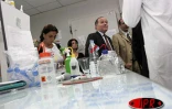 Jeudi 18 mai 2006 -

François Goulard, le ministre délégué à l'Enseignement supérieur et à la Recherche s'est rendu à l'Université de la Réunion où il a rencontré les acteurs de la faculté des Sciences