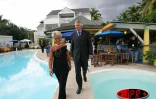 Jeudi 18 mai 2006 -

Dominique de Villepin s'est rendu dans l'ouest à Saint-Paul où il a été chaudement acclamé