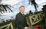 Jeudi 18 mai 2006 -

Dominique de Villepin s'est rendu dans l'ouest à Saint-Paul où il a été chaudement acclamé