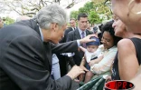 Jeudi 18 mai 2006 -

Dominique de Villepin s'est rendu dans l'ouest à Saint-Paul où il a été chaudement acclamé