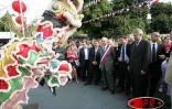 Jeudi 18 mai 2006 -

Dominique de Villepin s'est rendu dans l'ouest à Saint-Paul où il a été chaudement acclamé