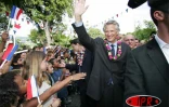 Jeudi 18 mai 2006 -

Dominique de Villepin s'est rendu dans l'ouest à Saint-Paul où il a été chaudement acclamé