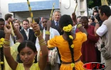 Jeudi 18 mai 2006 -

Dominique de Villepin s'est rendu dans l'ouest à Saint-Paul où il a été chaudement acclamé
