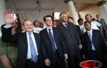 Jeudi 18 mai 2006 -

Dominique de Villepin en visite à La Réunion