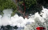 Mercredi 25 août 2004 - 

La lave du Piton de la Fournaise se jette dans la l'Océan indien