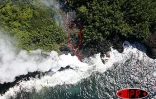 Mercredi 25 août 2004 - 

La lave du Piton de la Fournaise se jette dans la l'Océan indien