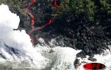 Mercredi 25 août 2004 - 

La lave du Piton de la Fournaise se jette dans la l'Océan indien