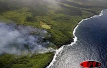 Mercredi 25 août 2004 - 

La lave du Piton de la Fournaise se jette dans la l'Océan indien