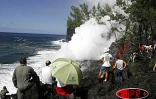 Mercredi 25 août 2004 - 

La lave du Piton de la Fournaise se jette dans la l'Océan indien