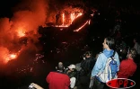 Mercredi 25 août 2004 - 

La lave du Piton de la Fournaise se jette dans la l'Océan indien