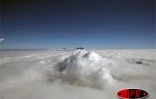 Jeudi 20 juillet 2006 - 

En éruption depuis 4 heures 10, le piton de la Fournaise est noyé dans les nuages - 
Photo Hervé Douris