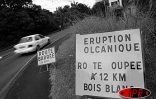 Mardi 1e mars 2005

La coulée de lave refroidie va du rempart à la mer