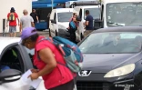 Contre la réforme des retraites, distribution de tracts dans la zone industrielle du Chaudron