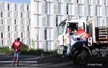 Distribution de tracts sur le rond-point du boulevard Bank à Saint-Pierre