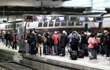 Grève de Noël à la SNCF: des centaines de TGV supprimés, les voyageurs cherchent des alternatives
