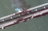 Ukraine: le pont russe de Crimée partiellement détruit par une énorme explosion