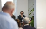 Jean-François Carenco en visite au Kub, à Saint-Denis