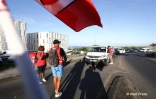Distribution de tracts sur le rond-point du boulevard Bank à Saint-Pierre