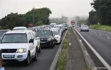 Distribution de tracts au rond-point de Gillot