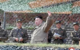 La Corée du Nord teste deux missiles de croisière en présence de Kim Jong Un