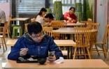 La Chine allège ses règles sanitaires, l'OMS s'en félicite