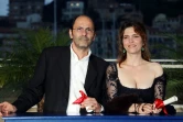 Agnès Jaoui et Jean-Pierre Bacri reçoivent le prix du meilleur scénairo pour le film "Comme une image" au Festival de Cannes, le 22 mai 2004