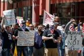 Des manifestants contre le confinement le 1er mai 2020 à Chicago (Illinois)