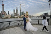 Photo de mariage, sur le Bund à Shanghaï le 16 mars 2020