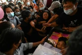Les obsèques d'un étudiant tué durant les manifestations, à Rangoun le 18 mars 2021