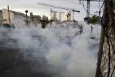 Devant la SRPP du Port, les forces de l'ordre lancent du gaz lacrymogène sur les manifestants