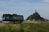 Une navette acheminant des touristes au Mont Saint-Michel, 3 juin 2017