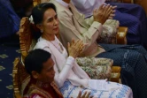 Aung San Suu Kyi (au c.) et le président birman Htin Kyaw (à sa gauche) assistent à l'ouverture de la conférence de paix le 31 août 2016 à Naypyidaw