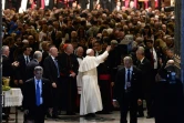Le pape salue les fidèles à la sortie de la cathédrale Saint Patrick à New York