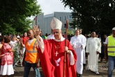 Messe de la Pentecôte : des milliers de fidèles rassemblés à l'église du Chaudron