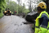 éboulis sur la RD52 , route de grand ilet salazie 