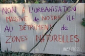 Les opposants à la ZAC de la Savane des Tamarins manifestent pour l'arrêt du chanter [?]